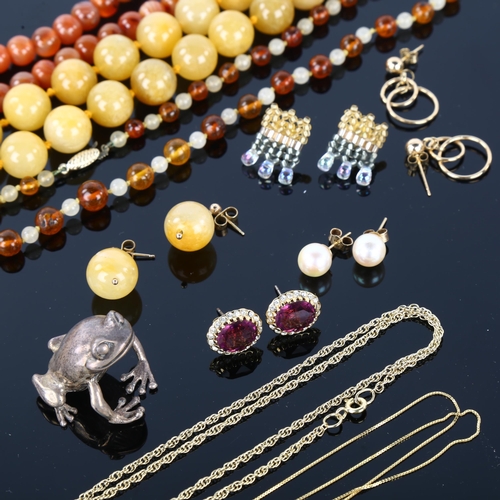 1342 - Various jewellery, including 9ct gold (14.3g gross), silver frog, hardstone bead necklaces etc