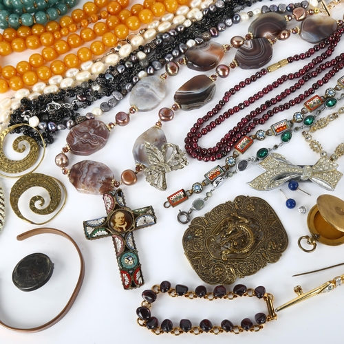 1344 - Various jewellery, including amber pendant, pearl necklace etc