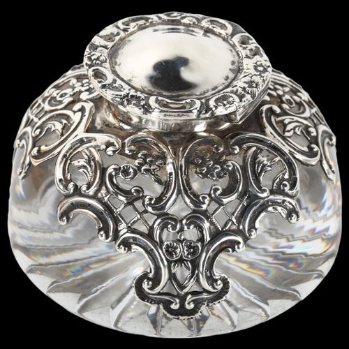 1359 - An Edwardian silver-mounted glass desk inkwell, relief embossed and pierced foliate decoration, by W... 