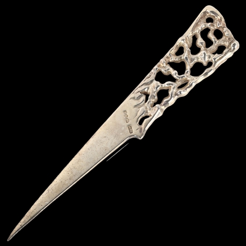 1364 - An Elizabeth II brutalist silver letter opener, maker's marks TJM, hallmarks London 1978, length 15c... 