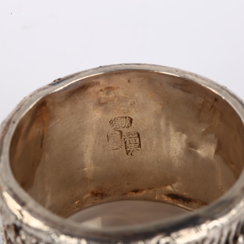 1397 - A Chinese export double-skinned silver napkin ring, high relief temple scenes with character marks, ... 