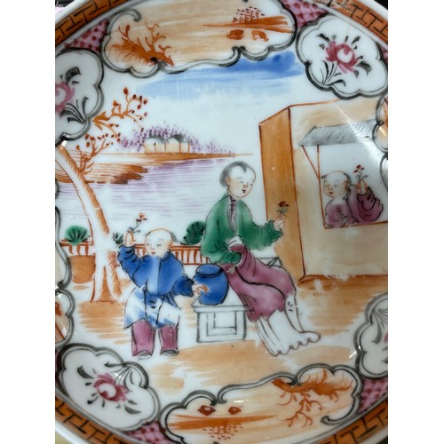 224 - 2 Chinese porcelain dishes with hand painted figures, diameter 16cm and 12.5cm (2)