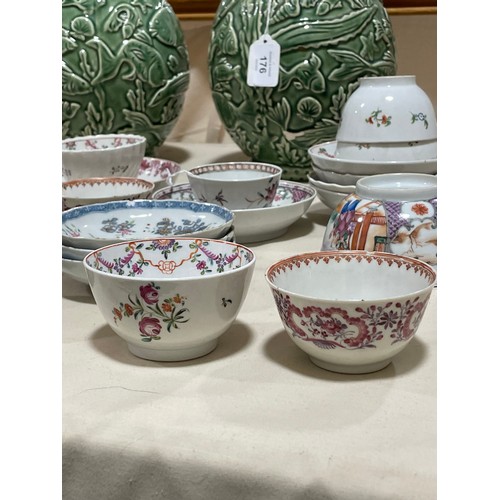 252 - A quantity of Chinese 18th century tea bowls and saucers