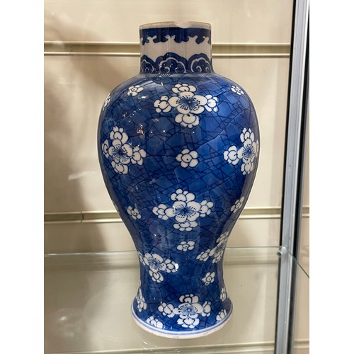 225 - 2 Chinese blue and white porcelain jars and covers, largest height 29cm (2)