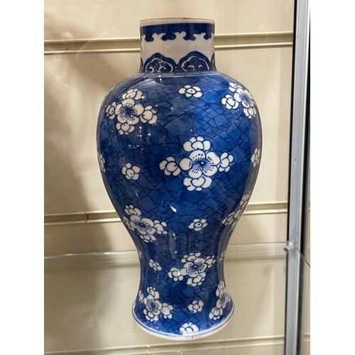 225 - 2 Chinese blue and white porcelain jars and covers, largest height 29cm (2)