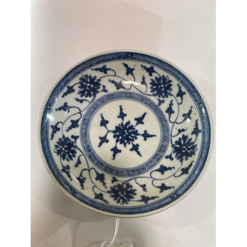 278 - 2 Chinese blue red and gilt decorated porcelain plates, diameter 22cm, and a small Chinese blue and ... 