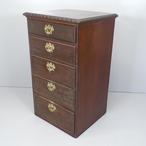 2510 - A 19th century mahogany chest of five drawers. 60x100x53cm