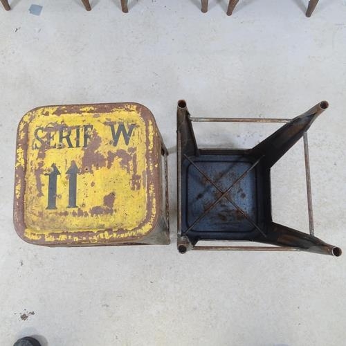 2519 - A set of five vintage French bistro stools