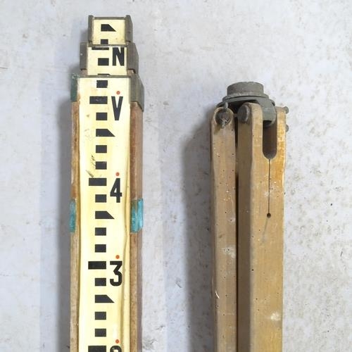 2546 - A vintage extending surveyor's measure with label for MDS, and a tripod stand (2)