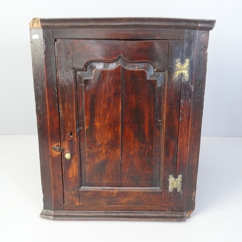 2062 - A Georgian mahogany corner cupboard with single panelled door. 77x88x37cm