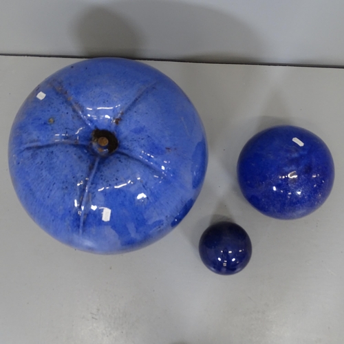 2587 - A large glazed ceramic garden ornament in the form of a pumpkin, Height 40cm, and two smaller blue g... 