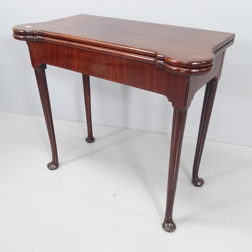 2171 - A George II foldover card table, raised on tapered legs with spade feet. 84x73x42cm