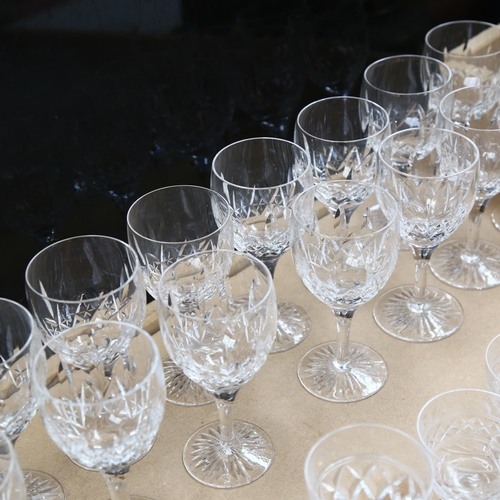 353 - A set of 15 cut-crystal goblets, H14cm