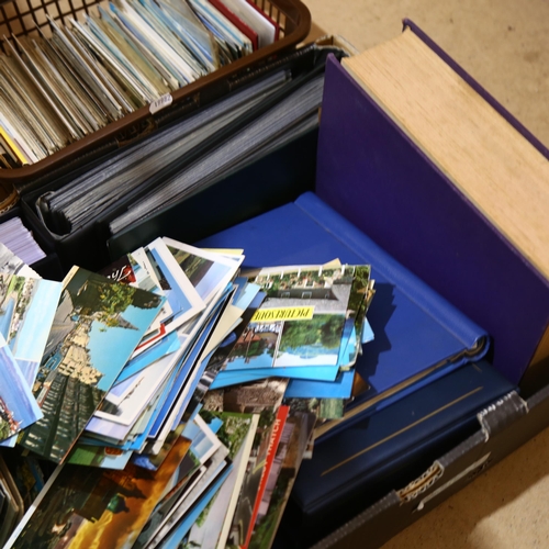 240 - A quantity of topographical postcards, both loose and in albums, various destinations both in the UK... 