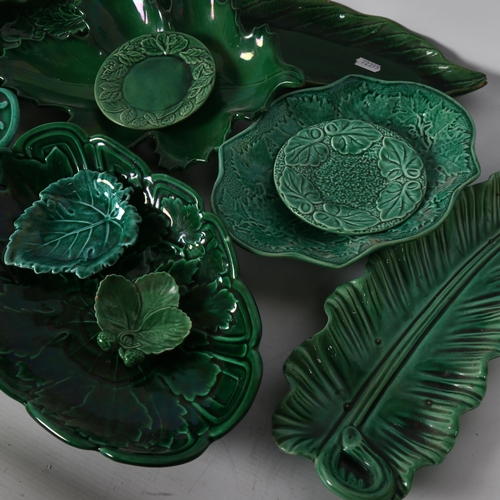 32 - A group of Antique and other Majolica green leaf dishes (16)