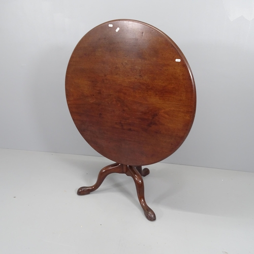 2206 - A Georgian mahogany tilt-top circular occasion table, with birdcage movement and tripod base. 92x70c... 