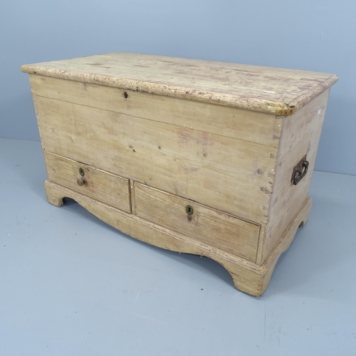 2216 - A vintage pine mule chest. 96x57x49cm.