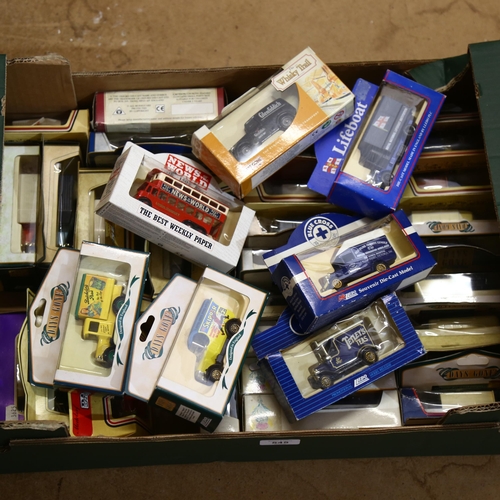 545 - A quantity of boxed diecast vehicles, including Days Gone, and various other commemorative boxed die... 