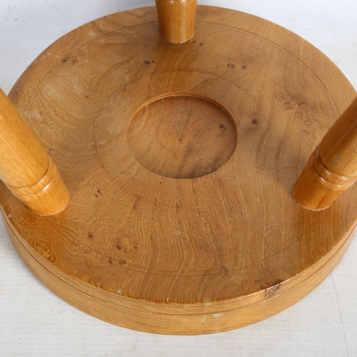 711 - An oak and elm 3-legged stool, H24cm