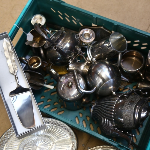 834 - A large quantity of silver plated teaware, hors d'oeuvres dishes etc (boxful)