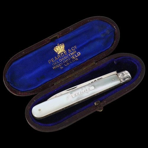 888 - A Victorian silver mother-of-pearl fruit knife, by Hilliard & Thomason, hallmarks Birmingham 1885, b... 