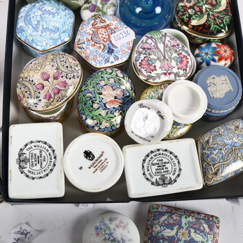 572 - A collection of trinket boxes and paperweights, including Wedgwood, The William Morris Collection, P... 