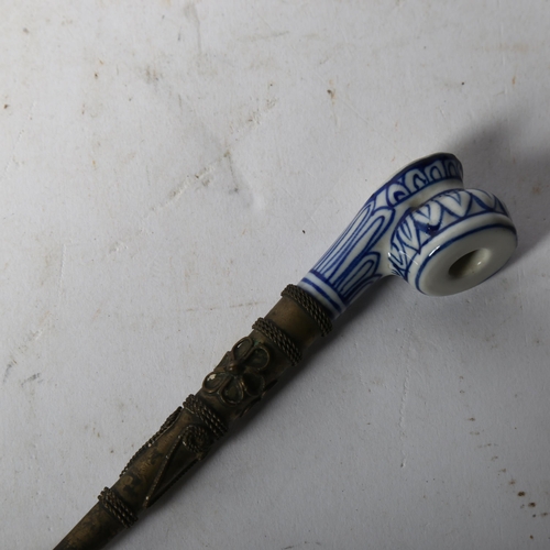 577 - An Oriental unmarked white metal and ceramic opium pipe, with floral design, L13cm