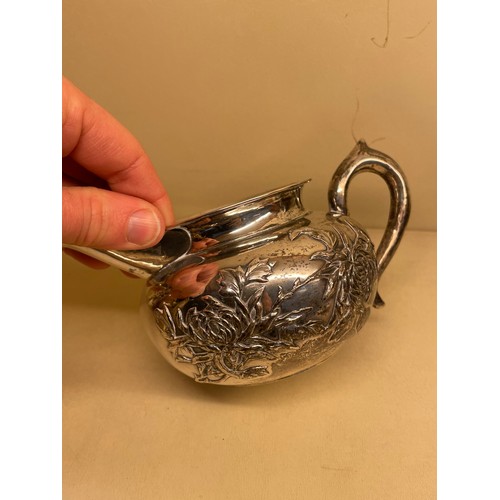 1350 - A Chinese export silver 5-piece matched tea set, comprising teapot, hot water jug, 2-handled sugar b... 