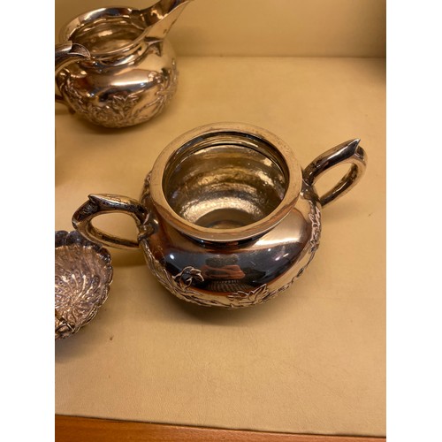 1350 - A Chinese export silver 5-piece matched tea set, comprising teapot, hot water jug, 2-handled sugar b... 