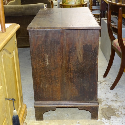 2539 - A Georgian oak kneehole writing desk, with seven drawers and cupboard, raised on bracket feet. 92x80... 