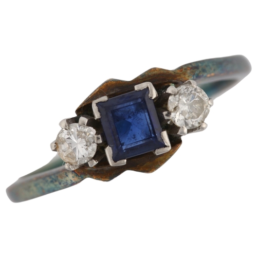 1181 - An Art Deco 18ct gold three stone sapphire and diamond crossover ring, set with square step-cut sapp... 