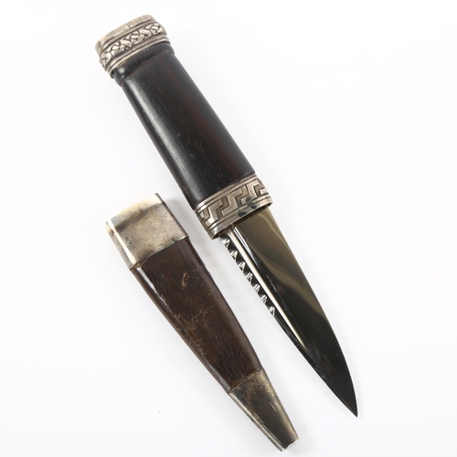 30 - A 20th century Scottish Argyll and Sutherland Regimental Officer's Sgian Dubh, bearing the crown cyp... 