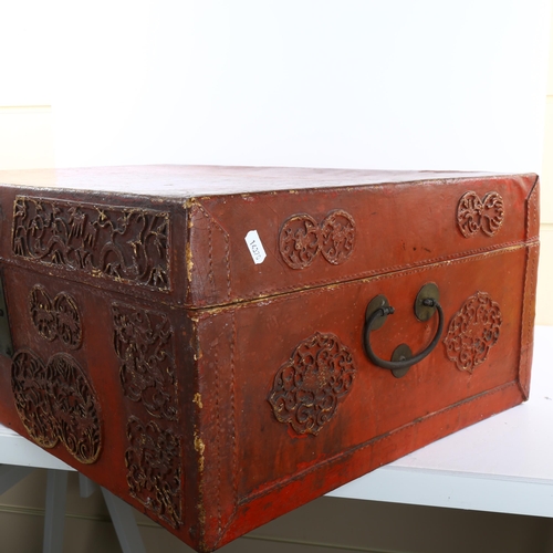 79 - An early 20th century suitcase, with red lacquer finish and applied chinoiserie decoration, dimensio... 