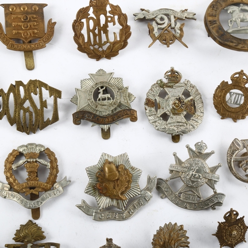 199 - Military interest -A collection of mostly early 20th Century British cap badges, over 40 in total