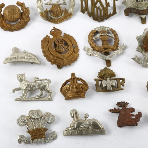 199 - Military interest -A collection of mostly early 20th Century British cap badges, over 40 in total