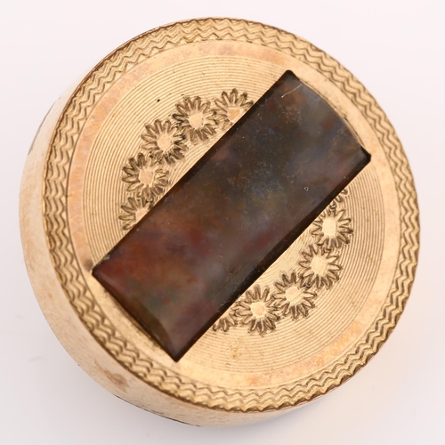 1134 - A Victorian jasper memorial brooch, unmarked yellow metal settings with rectangular barrel-cut jaspe... 