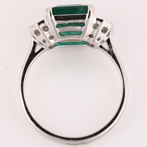 1142 - A modern 18ct white gold emerald and diamond ring, in Art Deco style, set with 2.5ct emerald-cut eme... 