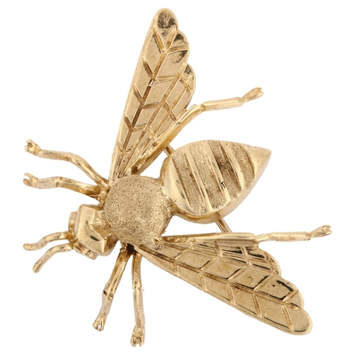 1147 - A modern 9ct gold figural bee brooch, maker's marks JMS, import hallmarks London 1991, wingspan 34.8... 