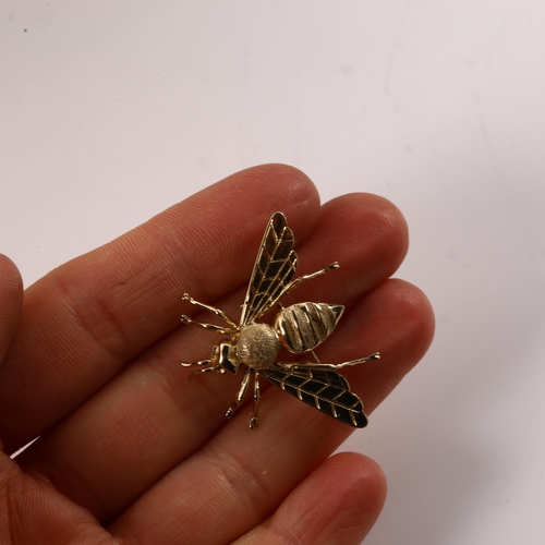 1147 - A modern 9ct gold figural bee brooch, maker's marks JMS, import hallmarks London 1991, wingspan 34.8... 