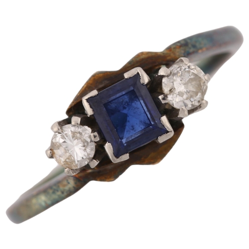 1181 - An Art Deco 18ct gold three stone sapphire and diamond crossover ring, set with square step-cut sapp... 