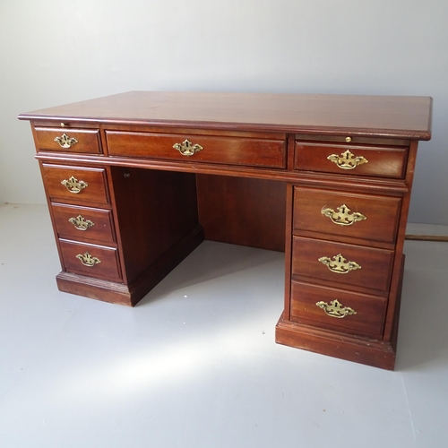 2051 - Georgian Style Mahogany Kneehole Executive Desk by Thomasville. 139x77x71cm.