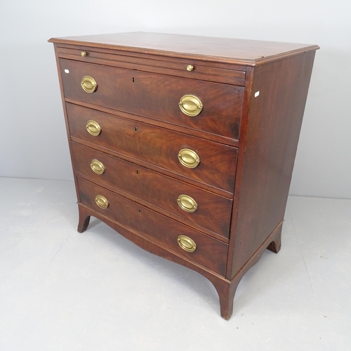 2521 - A Georgian mahogany chest of four long drawers, with brushing slide. 95x99x55cm.