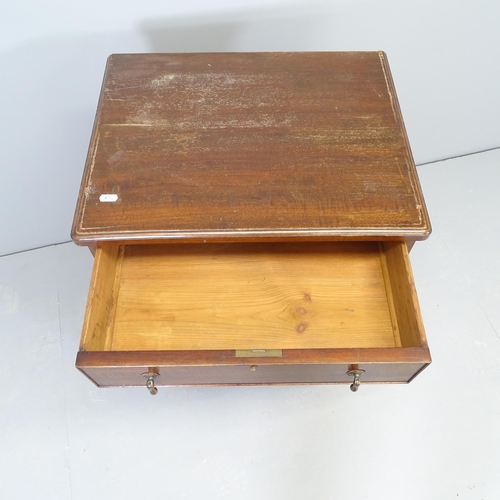 2535 - An early 20th century small chest of four drawers, raised on bracket feet. 51x75x39cm.