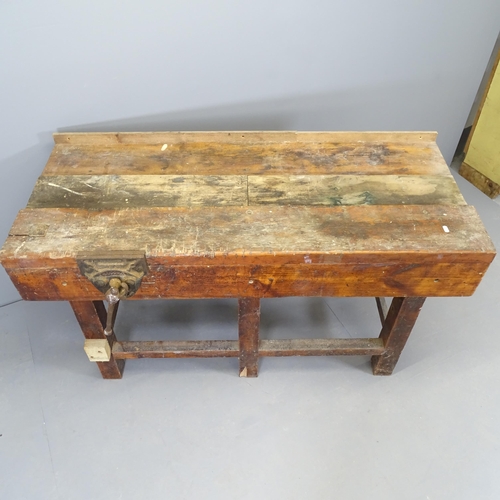 2569 - A vintage stained pine work bench, with Record vice. 135x77x69cm