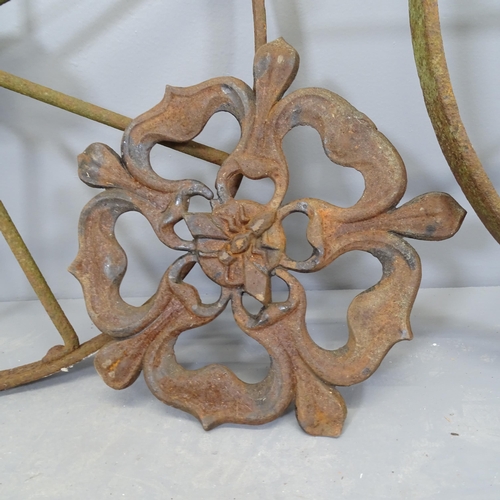 2617 - A pair of vintage cart wheels, Diameter 60cm, and two iron wall plaques (4).