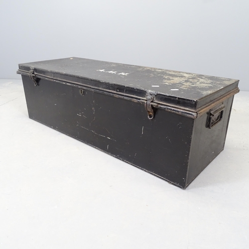 2620 - A vintage metal trunk. 102x32x39cm