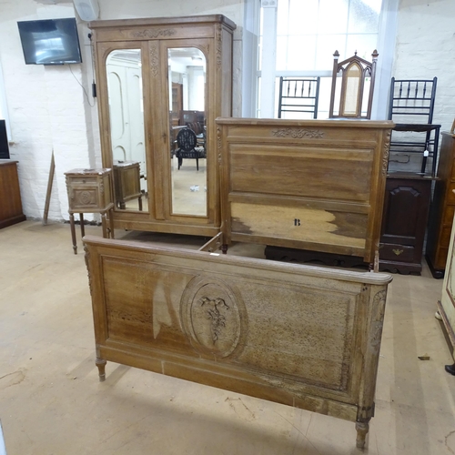 2052 - A French oak bedroom quite consisting of 2 door mirror fronted armoire (137x218x46cm), 4'6