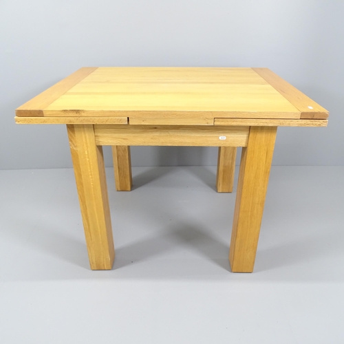 2061 - A modern light oak draw-leaf dining table. 110 (extending to 190) x79x90cm.