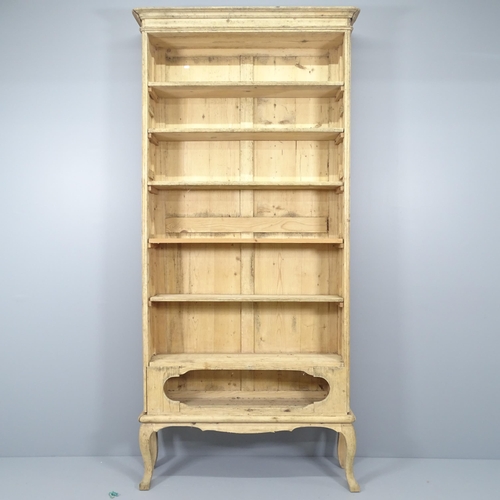 2099 - An antique pine two-section open bookcase, with five fixed shelves and raised on cabriole legs. 107x... 