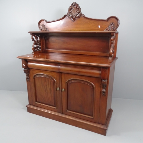 2104 - A reproduction mahogany chiffoniere, with raised back, two frieze drawers and cupboards under. 126x1... 